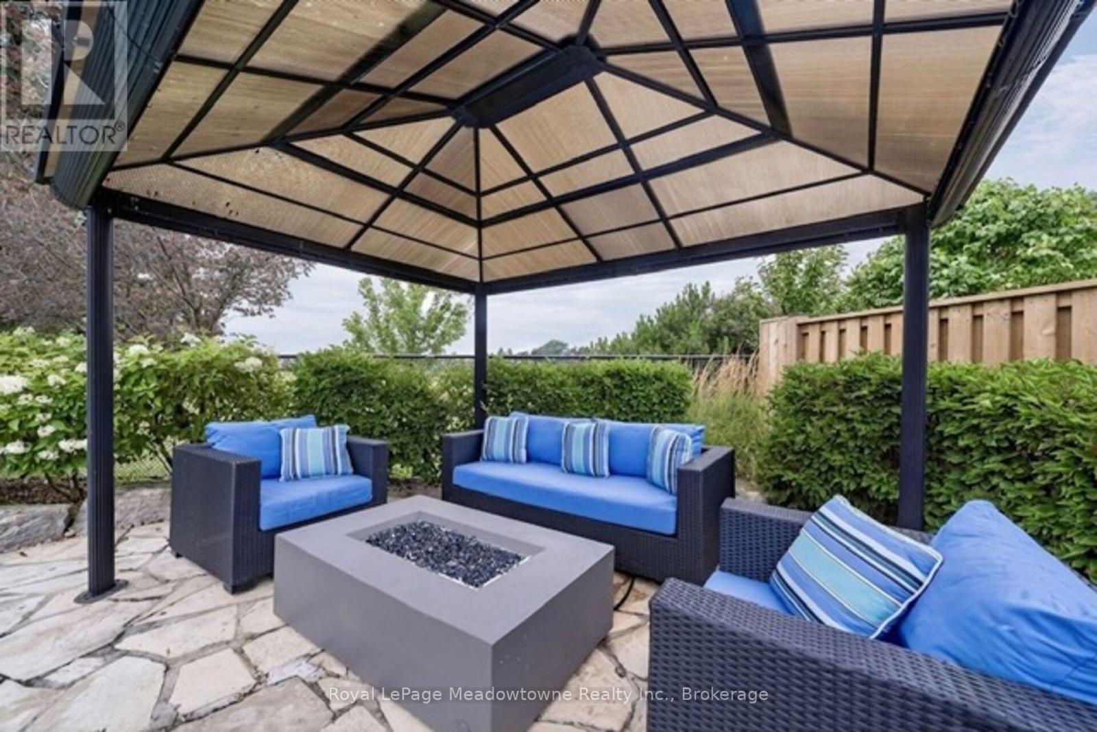 












246 FIFTH AVENUE

,
Vaughan (East Woodbridge),




Ontario
L4L7A3

