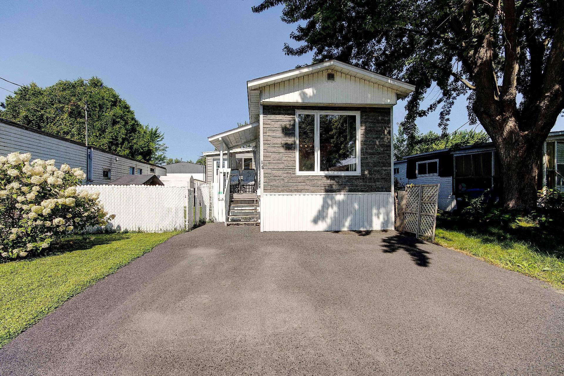 









3950


Boul. Sir-Wilfrid-Laurier

, 15,
Longueuil (Saint-Hubert),




QC
J3Y5Y9

