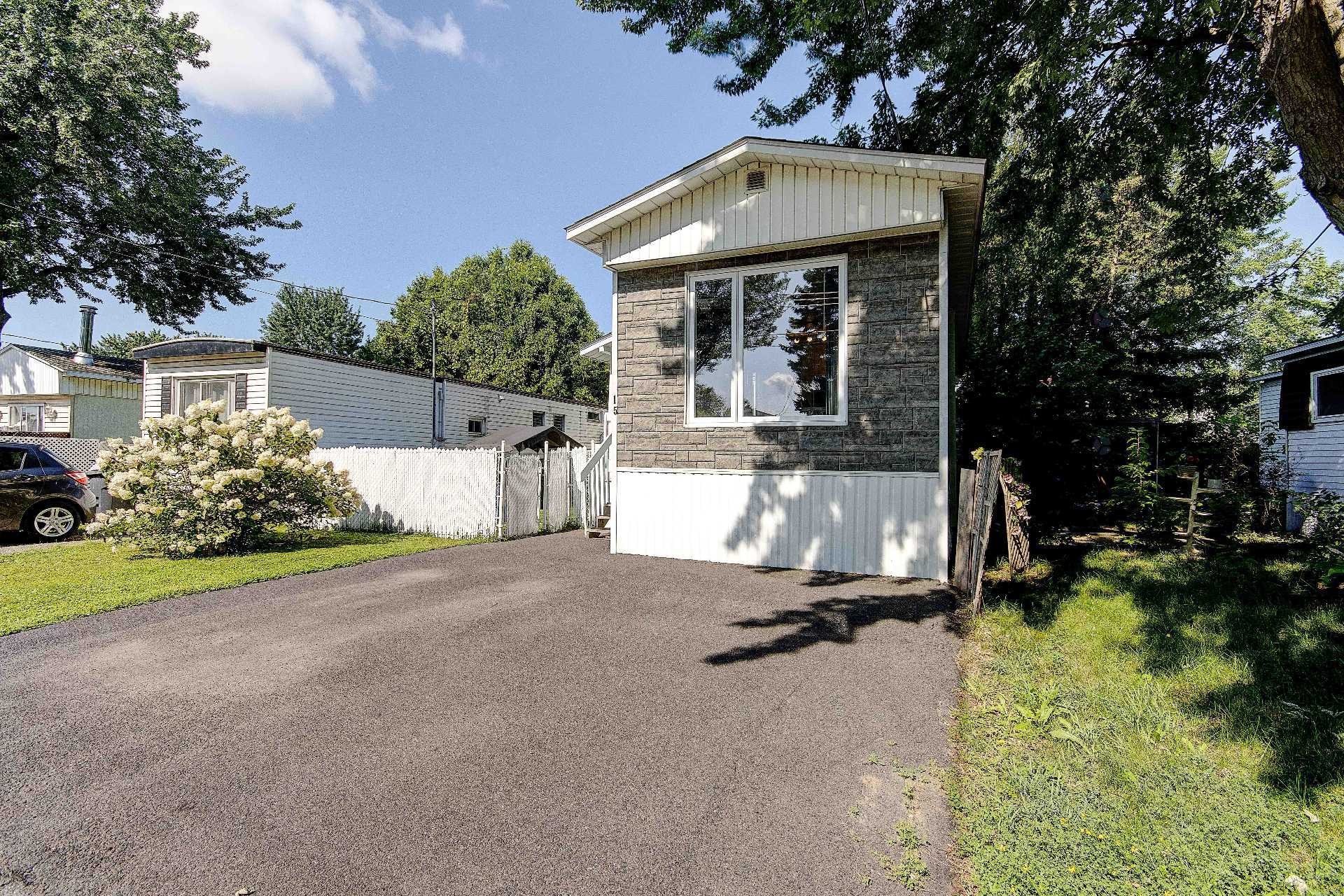 









3950


Boul. Sir-Wilfrid-Laurier

, 15,
Longueuil (Saint-Hubert),




QC
J3Y5Y9


