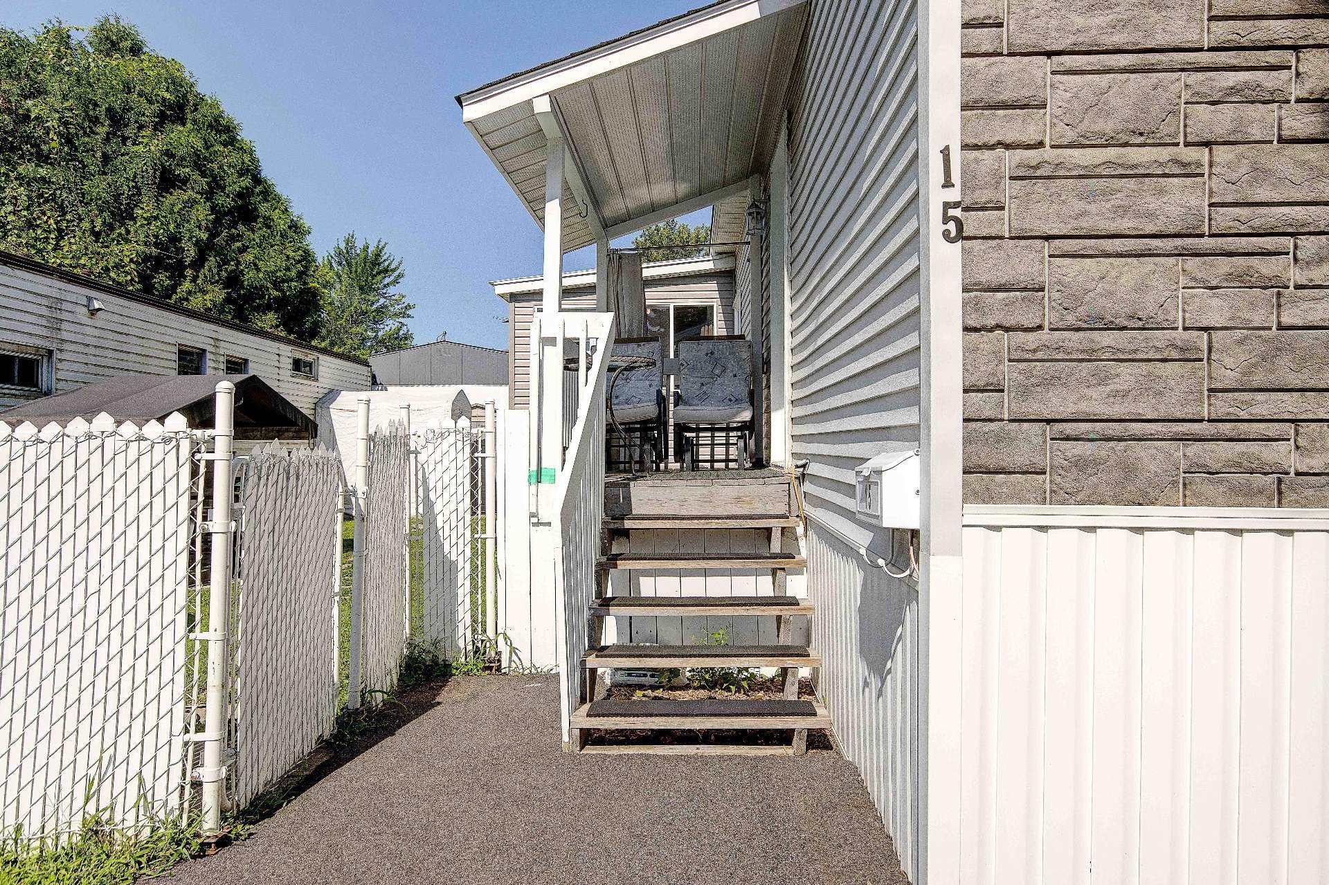 









3950


Boul. Sir-Wilfrid-Laurier

, 15,
Longueuil (Saint-Hubert),




QC
J3Y5Y9

