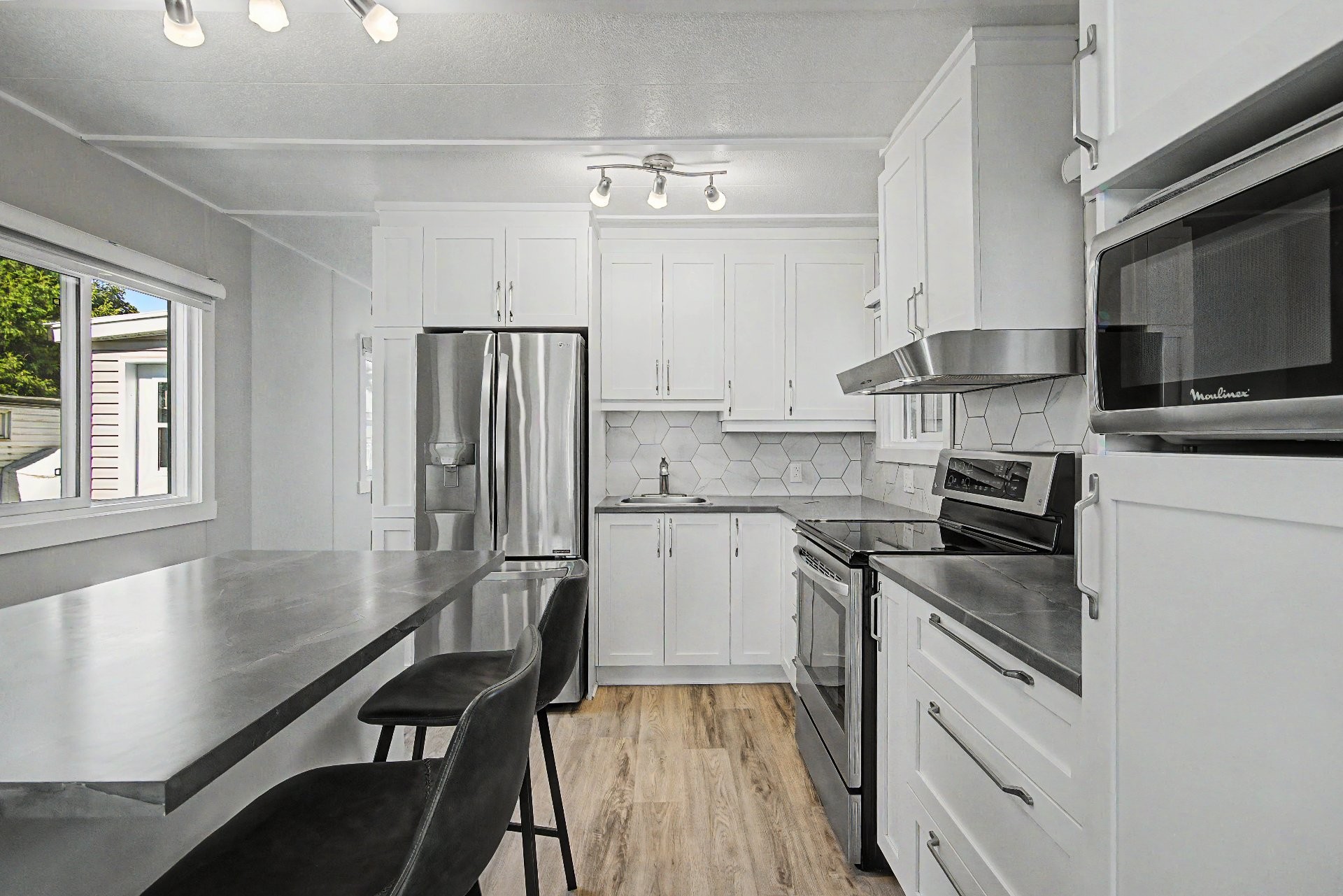 









3950


Boul. Sir-Wilfrid-Laurier

, 15,
Longueuil (Saint-Hubert),




QC
J3Y5Y9

