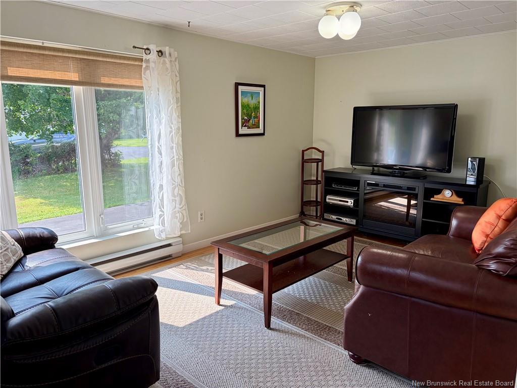 









235


Ave des Pionniers

,
Balmoral,




NB
E8E 1B1

