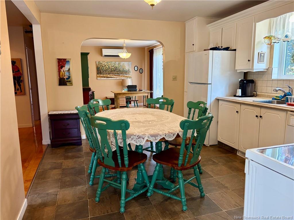 









235


Ave des Pionniers

,
Balmoral,




NB
E8E 1B1

