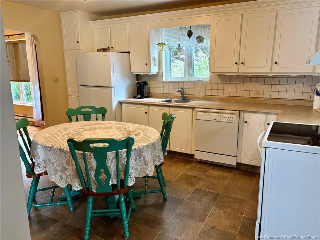 









235


Ave des Pionniers

,
Balmoral,




NB
E8E 1B1

