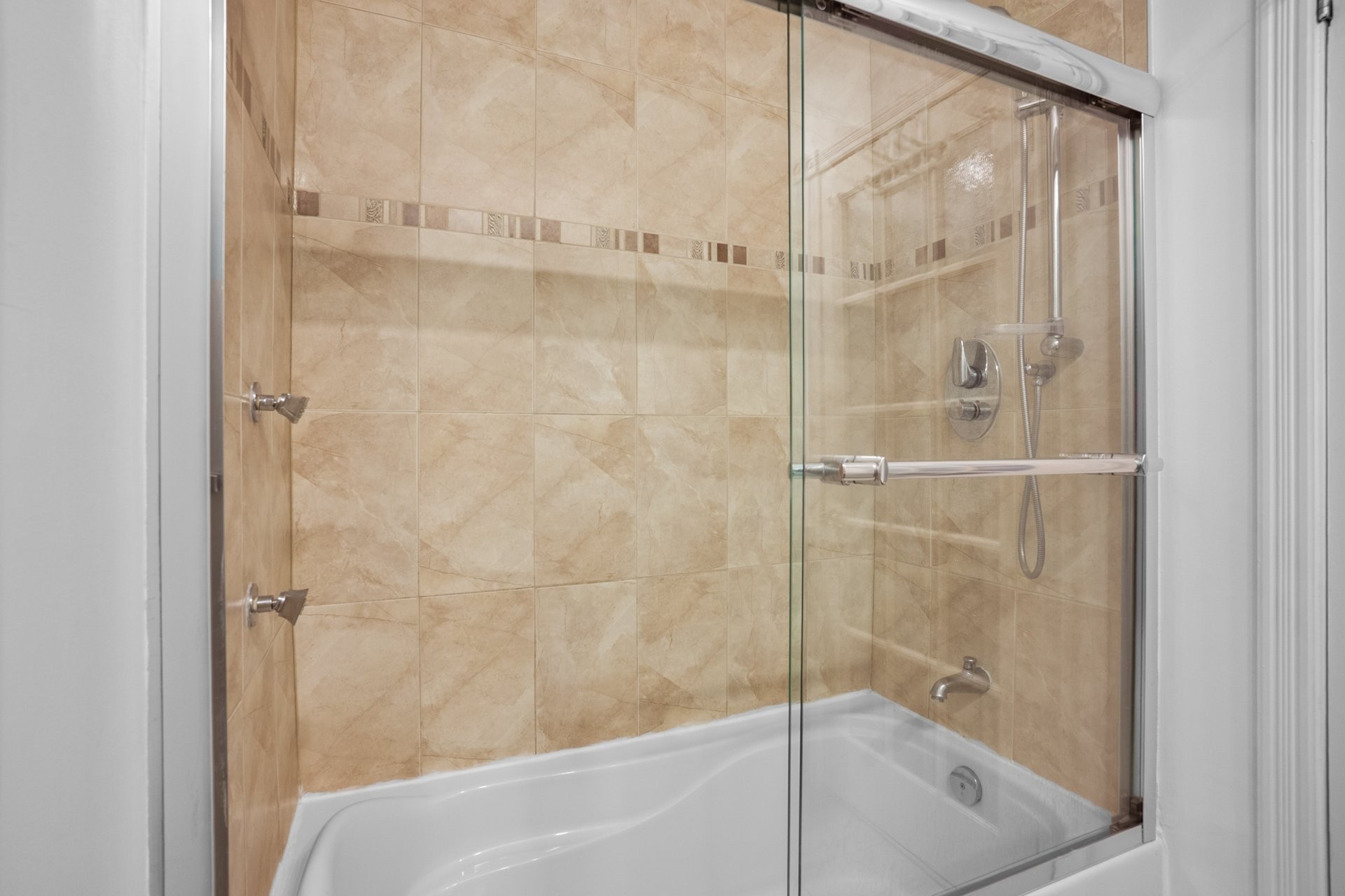 









1775


Rue Dunant

, 606,
Saint-Bruno-de-Montarville,




QC
J3V2Y3

