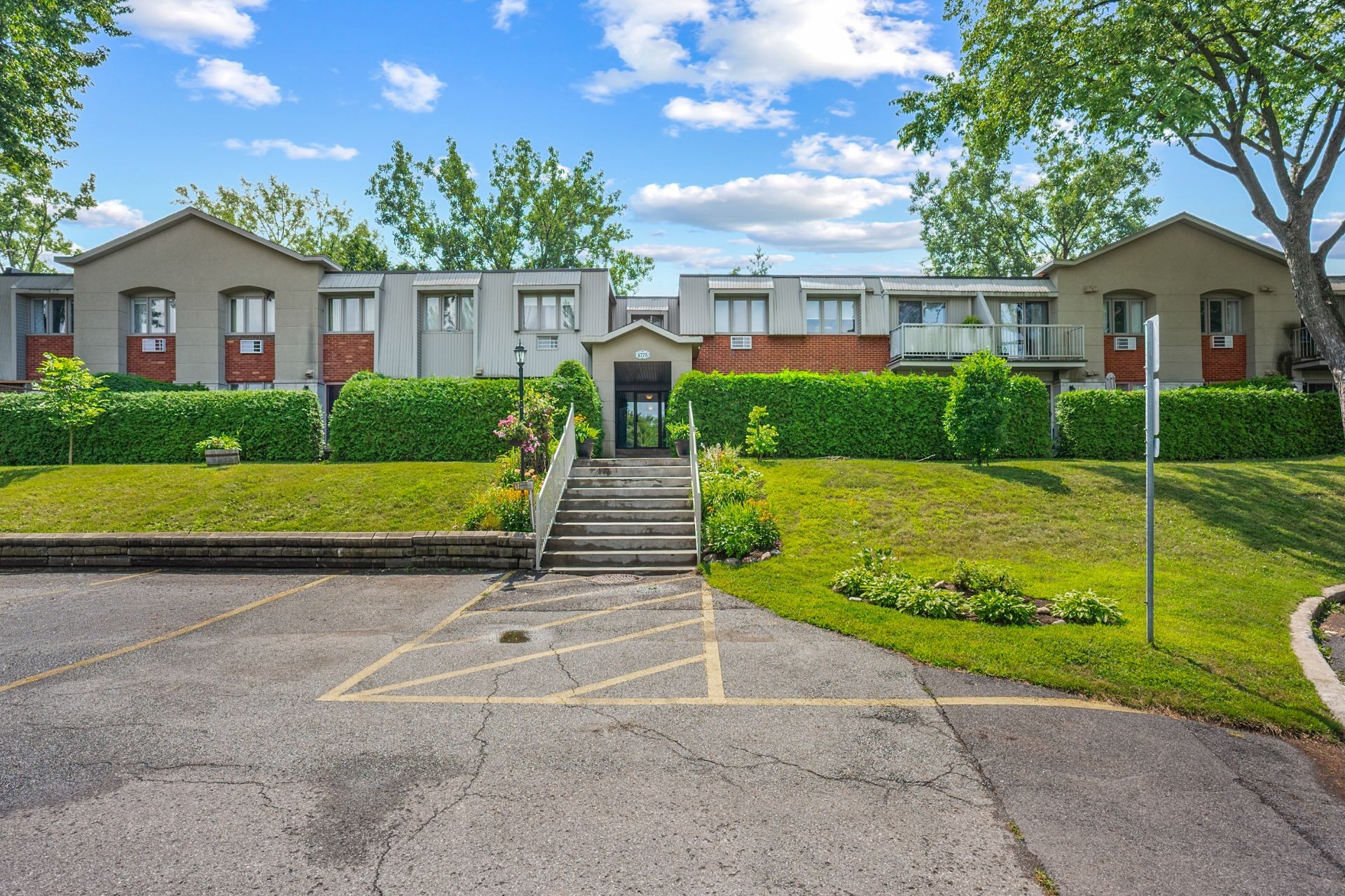 









1775


Rue Dunant

, 606,
Saint-Bruno-de-Montarville,




QC
J3V2Y3

