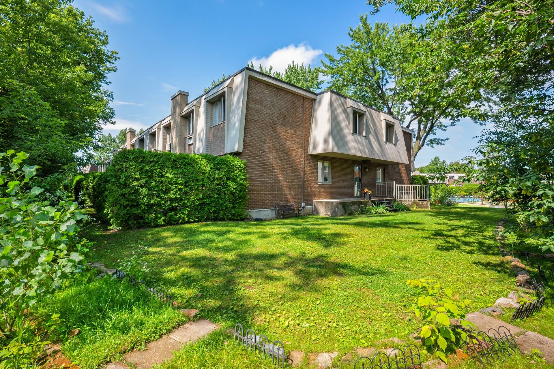 









1775


Rue Dunant

, 606,
Saint-Bruno-de-Montarville,




QC
J3V2Y3

