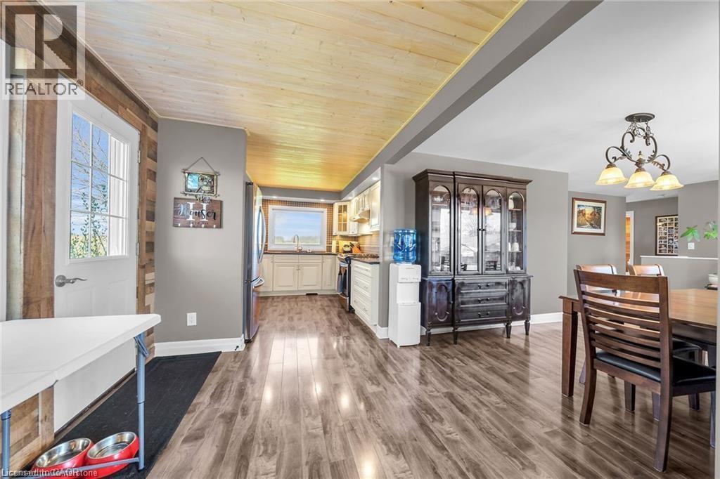 












2970 LAKESHORE Road

,
Dunnville,




Ontario
N1A2W8

