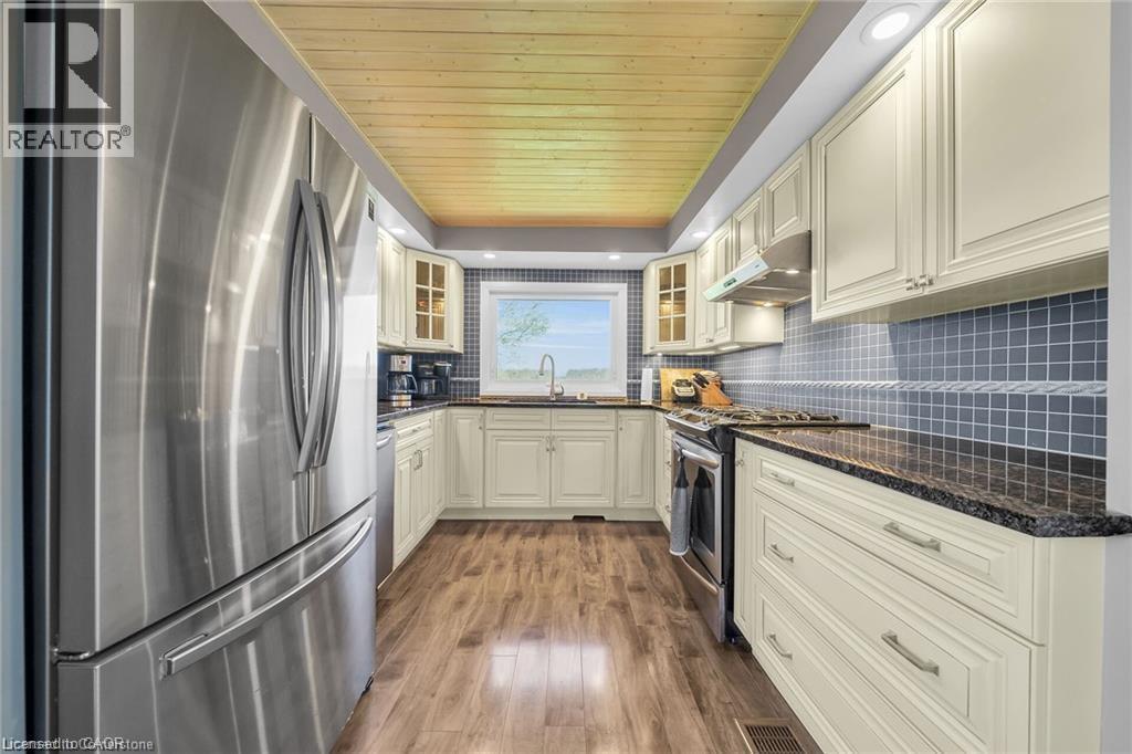 












2970 LAKESHORE Road

,
Dunnville,




Ontario
N1A2W8

