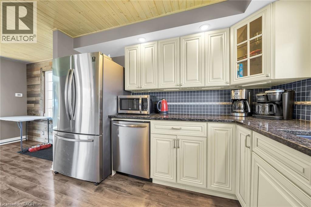 












2970 LAKESHORE Road

,
Dunnville,




Ontario
N1A2W8

