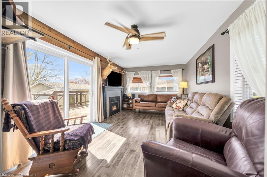 












2970 LAKESHORE Road

,
Dunnville,




Ontario
N1A2W8

