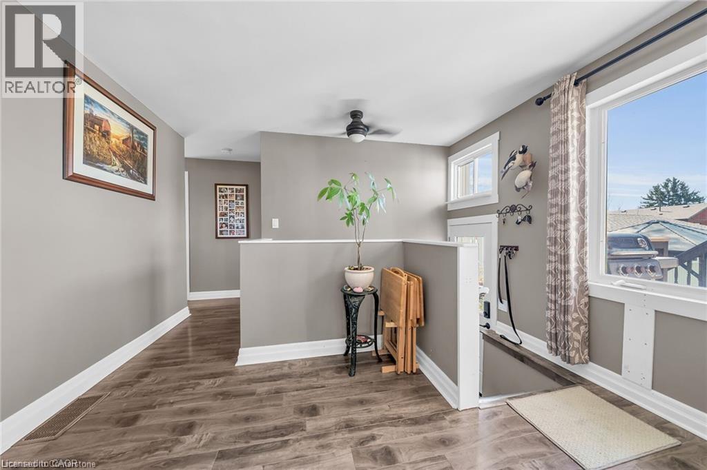 












2970 LAKESHORE Road

,
Dunnville,




Ontario
N1A2W8

