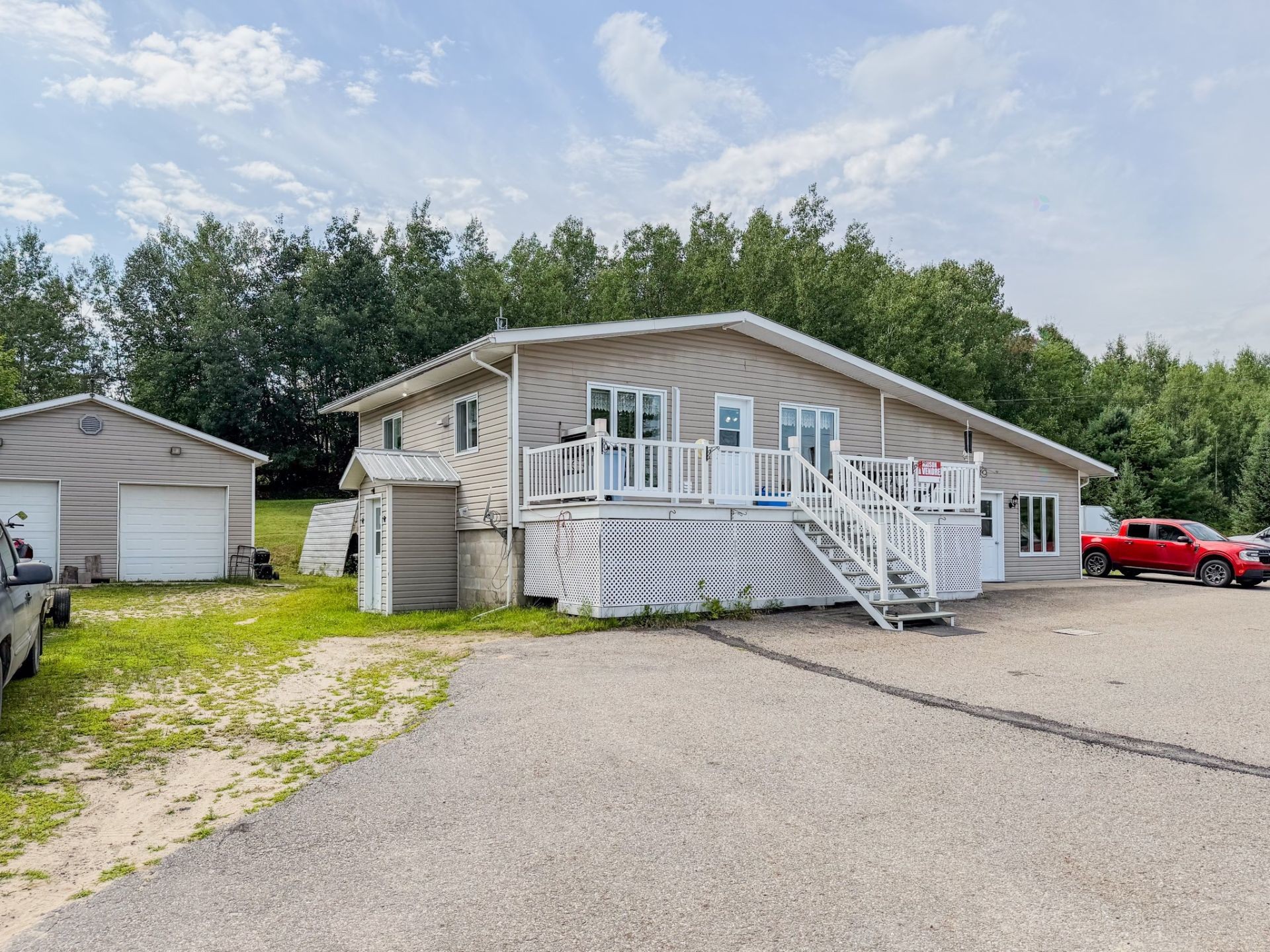 









382


Ch. du Lac-Long

,
Blue Sea,




QC
J0X1C0

