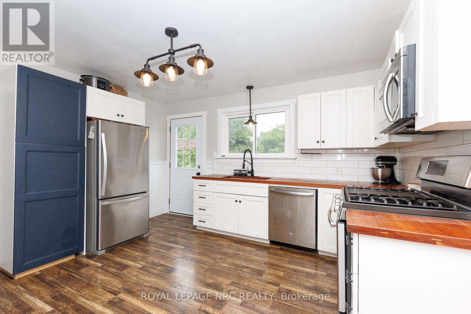 












42846 3 HIGHWAY

,
Wainfleet (Marshville/Winger),




Ontario
L0S1V0

