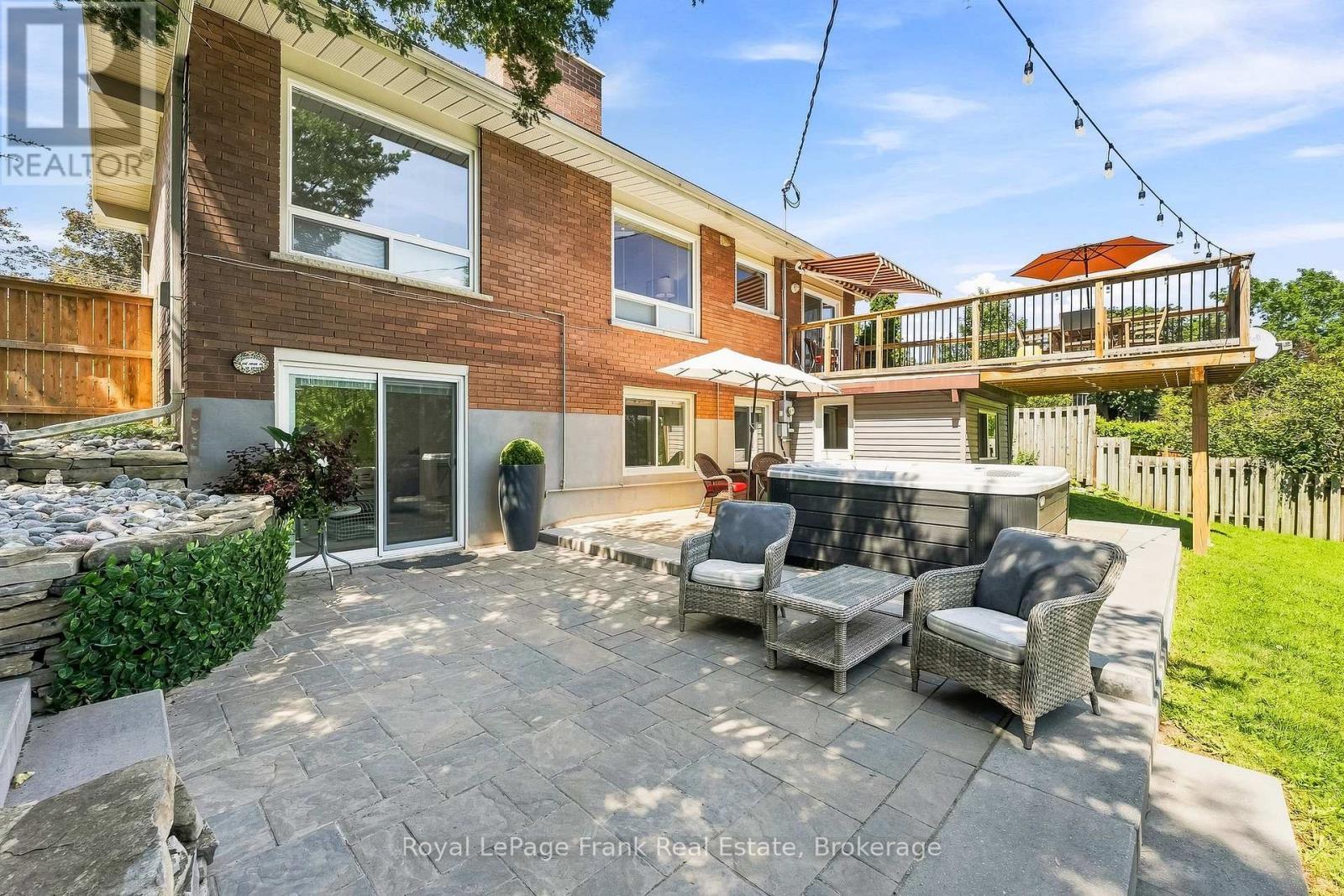 












2 CRESTWOOD AVENUE

,
Peterborough (Monaghan Ward 2),




Ontario
K9J1M8


