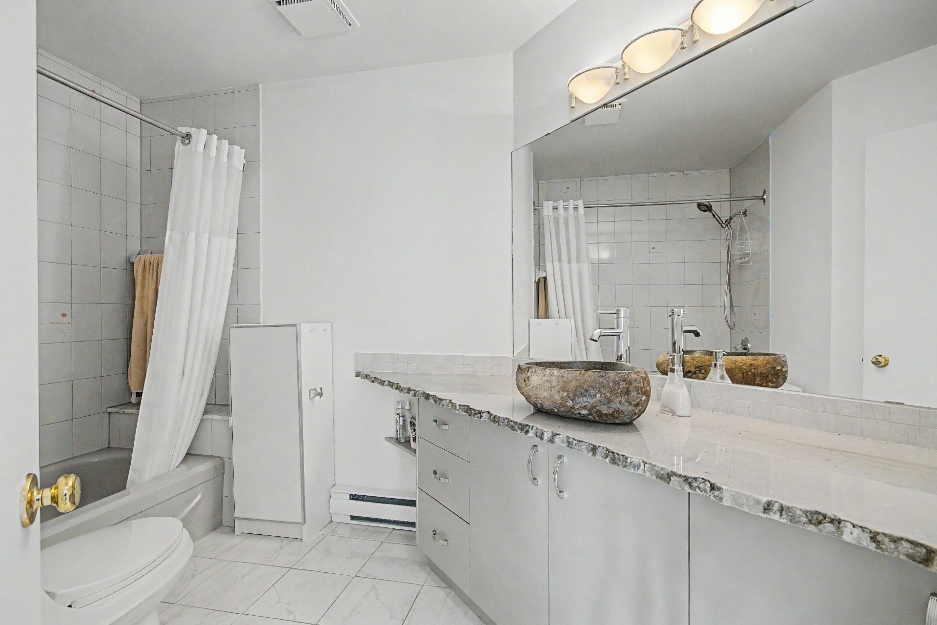 









1810


Rue De Chambly

, 3,
Saint-Bruno-de-Montarville,




QC
J3L6B4

