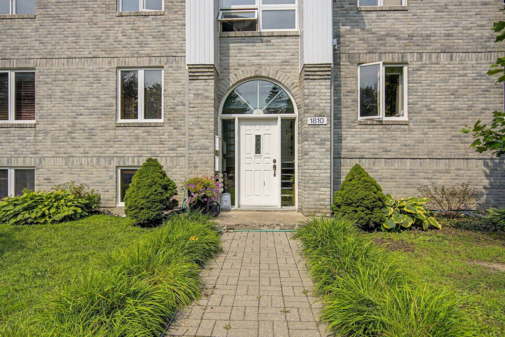 









1810


Rue De Chambly

, 3,
Saint-Bruno-de-Montarville,




QC
J3L6B4

