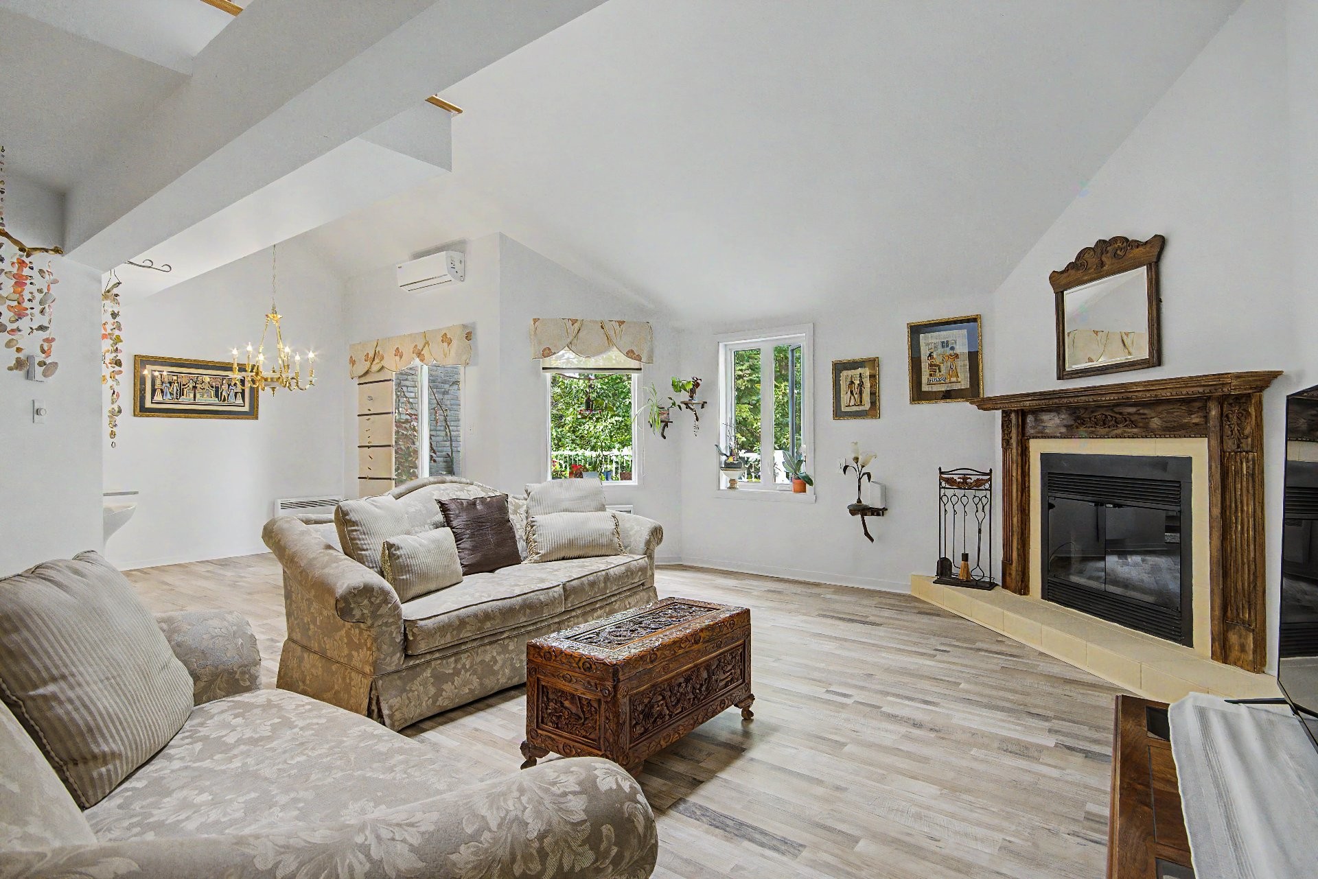 









1810


Rue De Chambly

, 3,
Saint-Bruno-de-Montarville,




QC
J3L6B4

