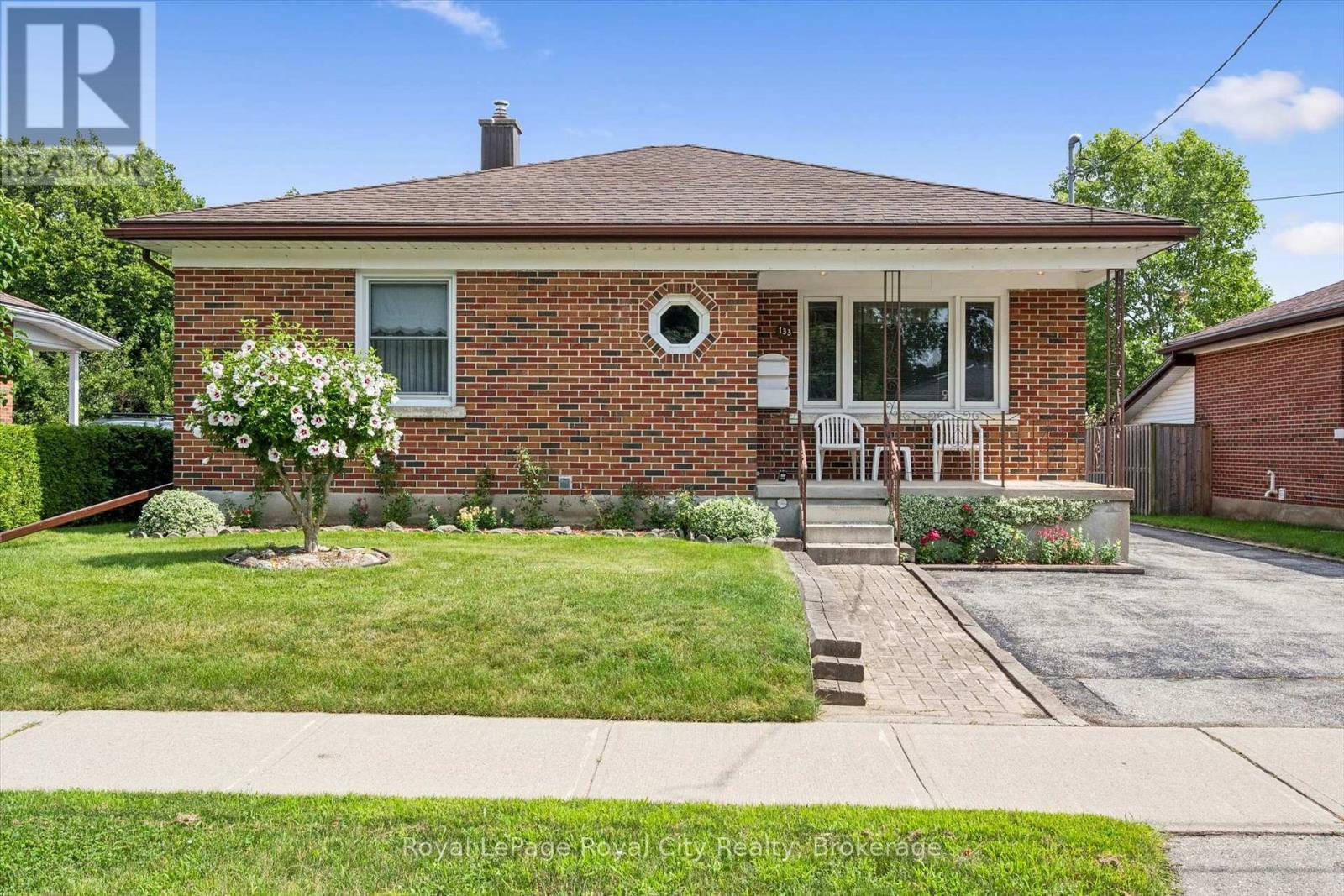 












133 EMMA STREET

,
Guelph (General Hospital),




Ontario
N1E1V2

