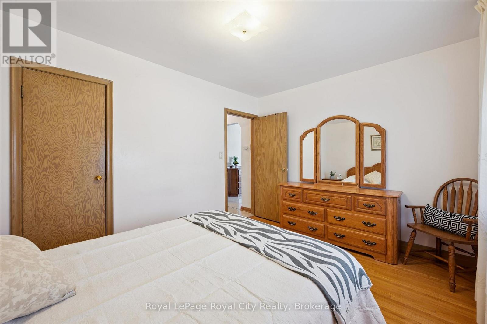 












133 EMMA STREET

,
Guelph (General Hospital),




Ontario
N1E1V2

