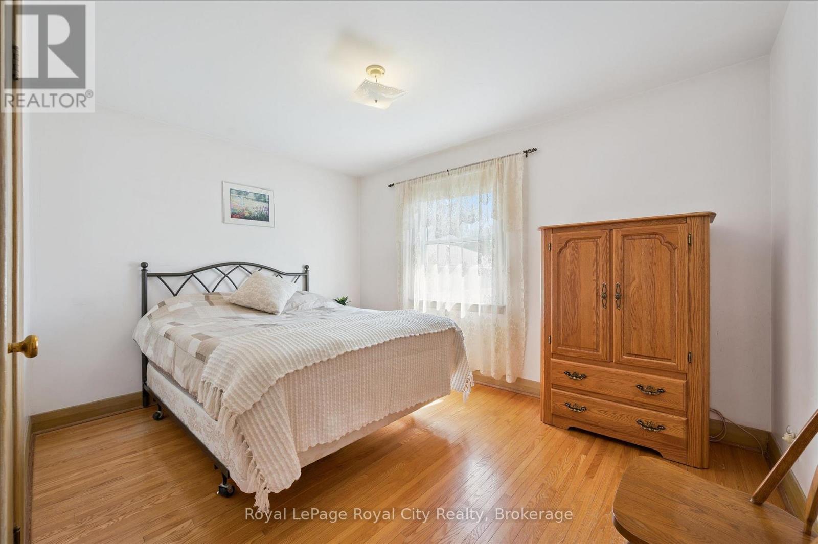












133 EMMA STREET

,
Guelph (General Hospital),




Ontario
N1E1V2

