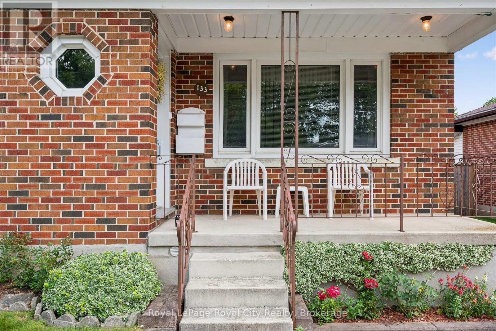 












133 EMMA STREET

,
Guelph (General Hospital),




Ontario
N1E1V2

