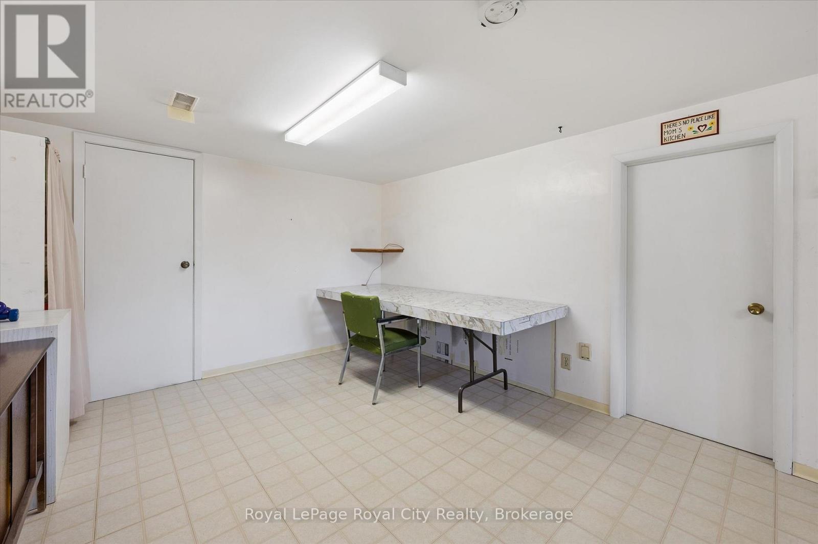 












133 EMMA STREET

,
Guelph (General Hospital),




Ontario
N1E1V2

