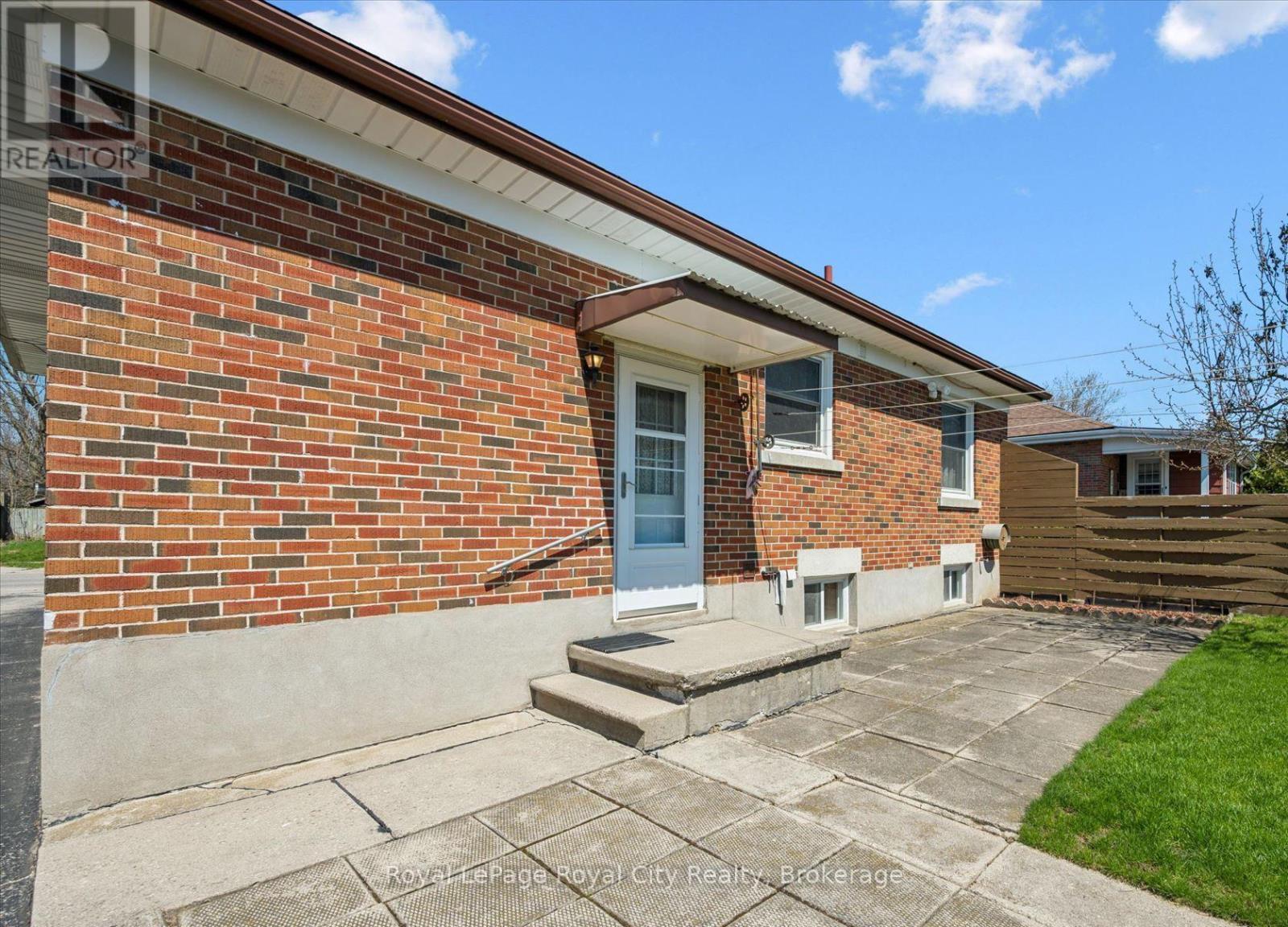 












133 EMMA STREET

,
Guelph (General Hospital),




Ontario
N1E1V2

