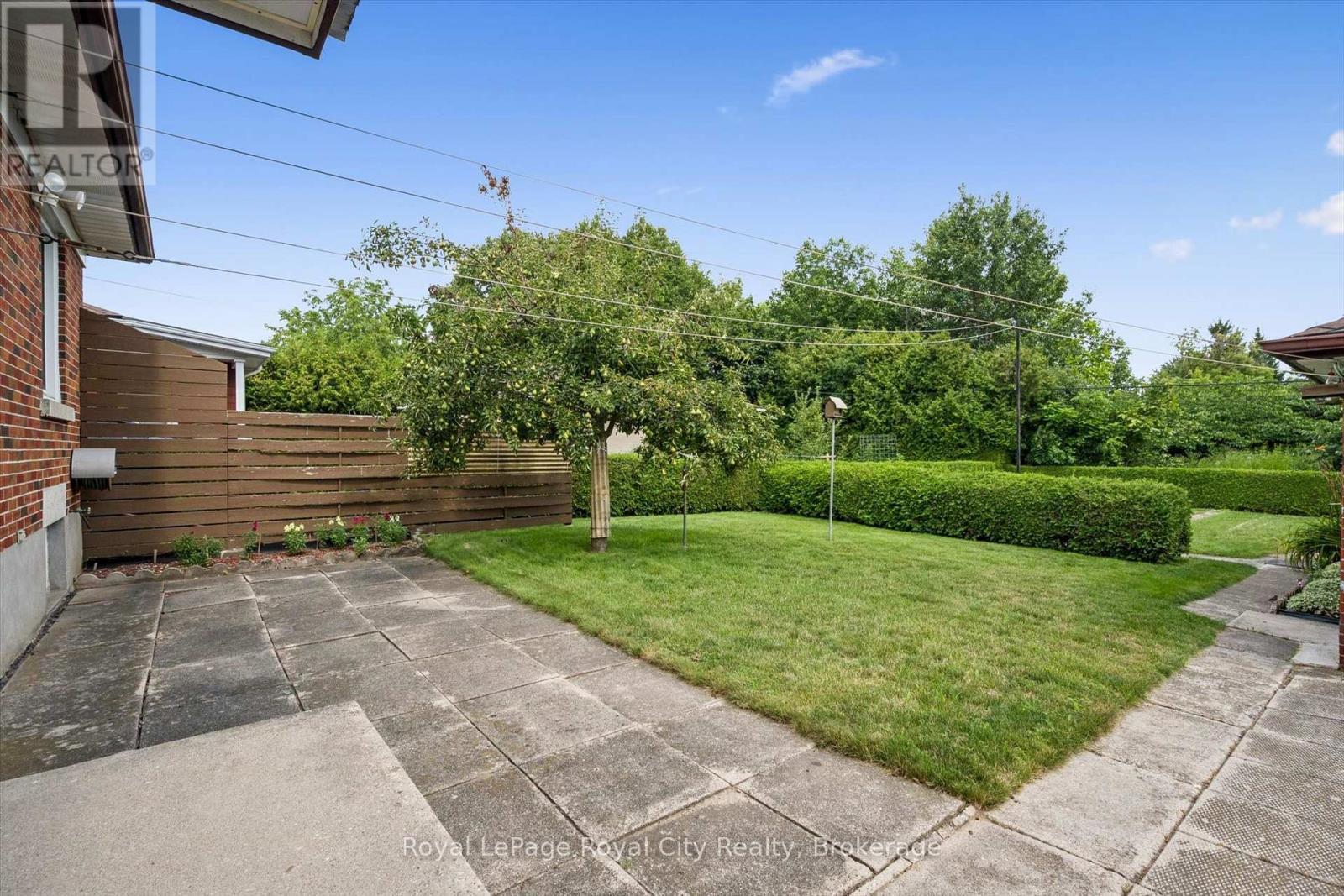 












133 EMMA STREET

,
Guelph (General Hospital),




Ontario
N1E1V2

