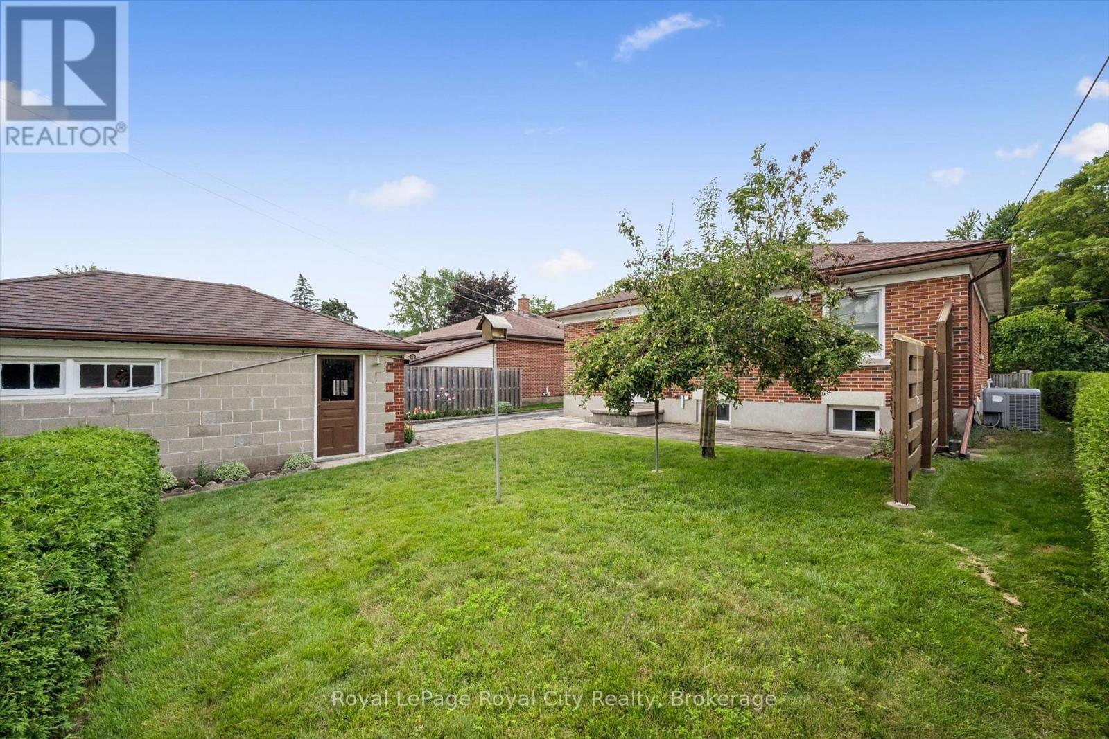 












133 EMMA STREET

,
Guelph (General Hospital),




Ontario
N1E1V2

