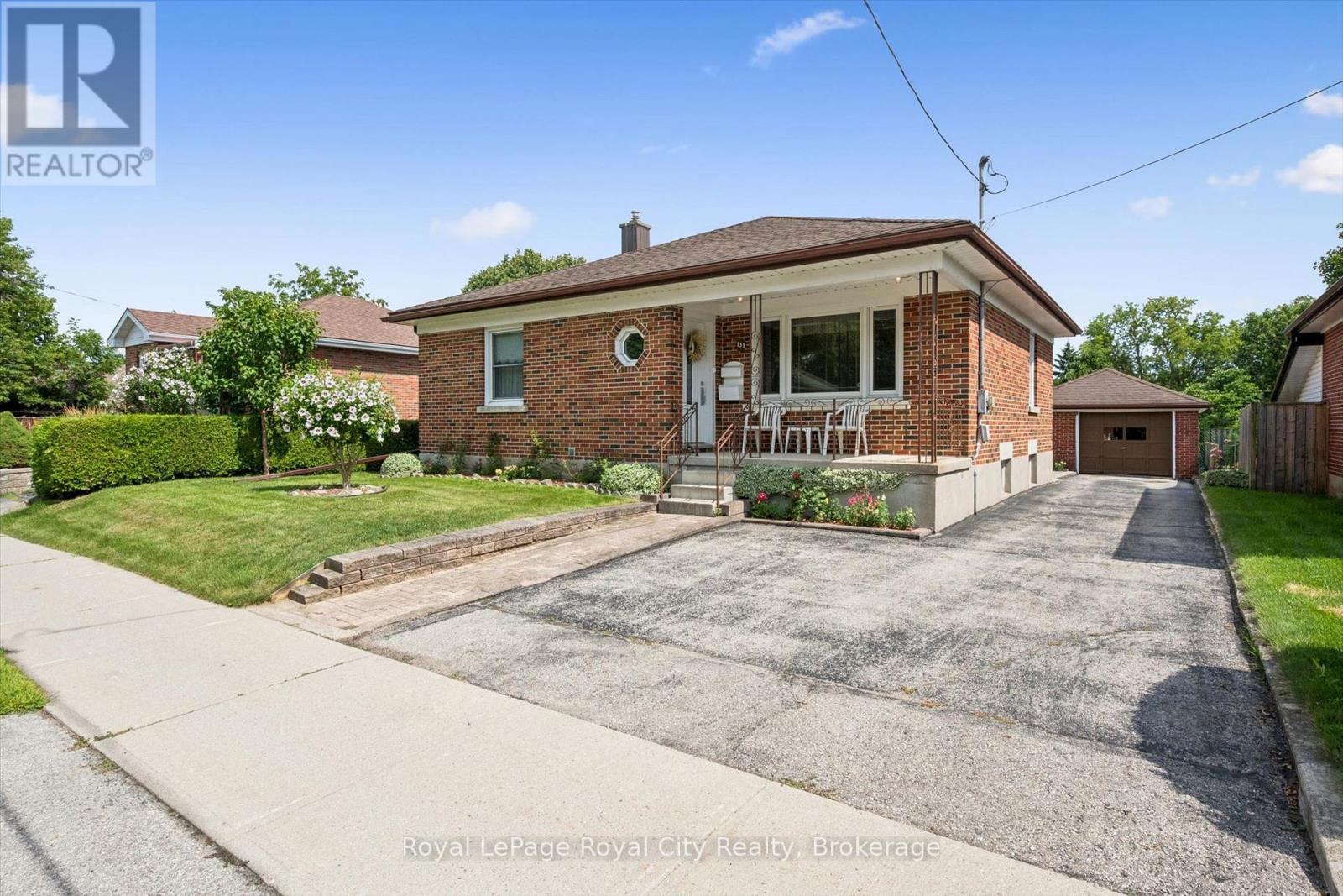 












133 EMMA STREET

,
Guelph (General Hospital),




Ontario
N1E1V2

