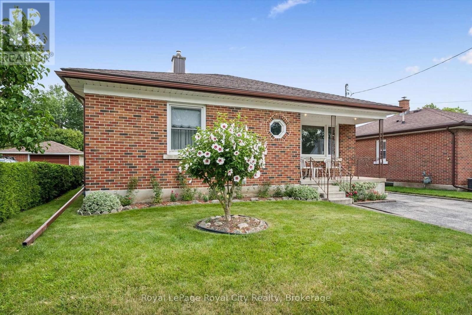 












133 EMMA STREET

,
Guelph (General Hospital),




Ontario
N1E1V2

