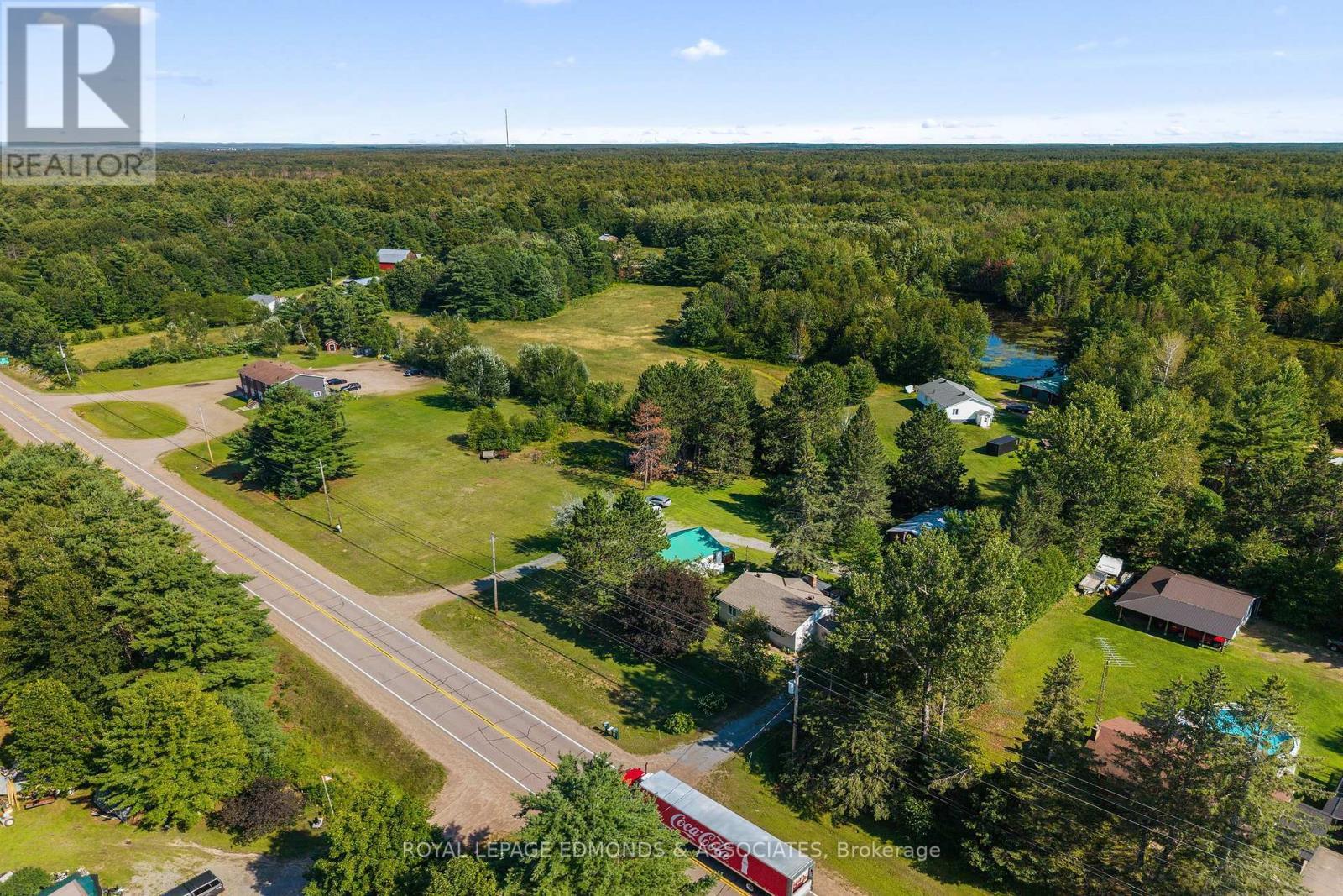 












11132 & 11140 ROUND LAKE ROAD

,
Laurentian Valley,




Ontario
K8A6W8

