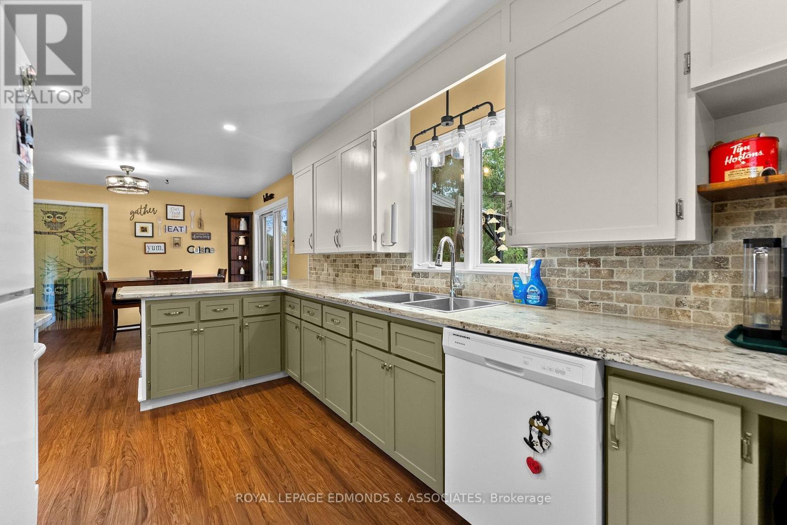 












11132 & 11140 ROUND LAKE ROAD

,
Laurentian Valley,




Ontario
K8A6W8

