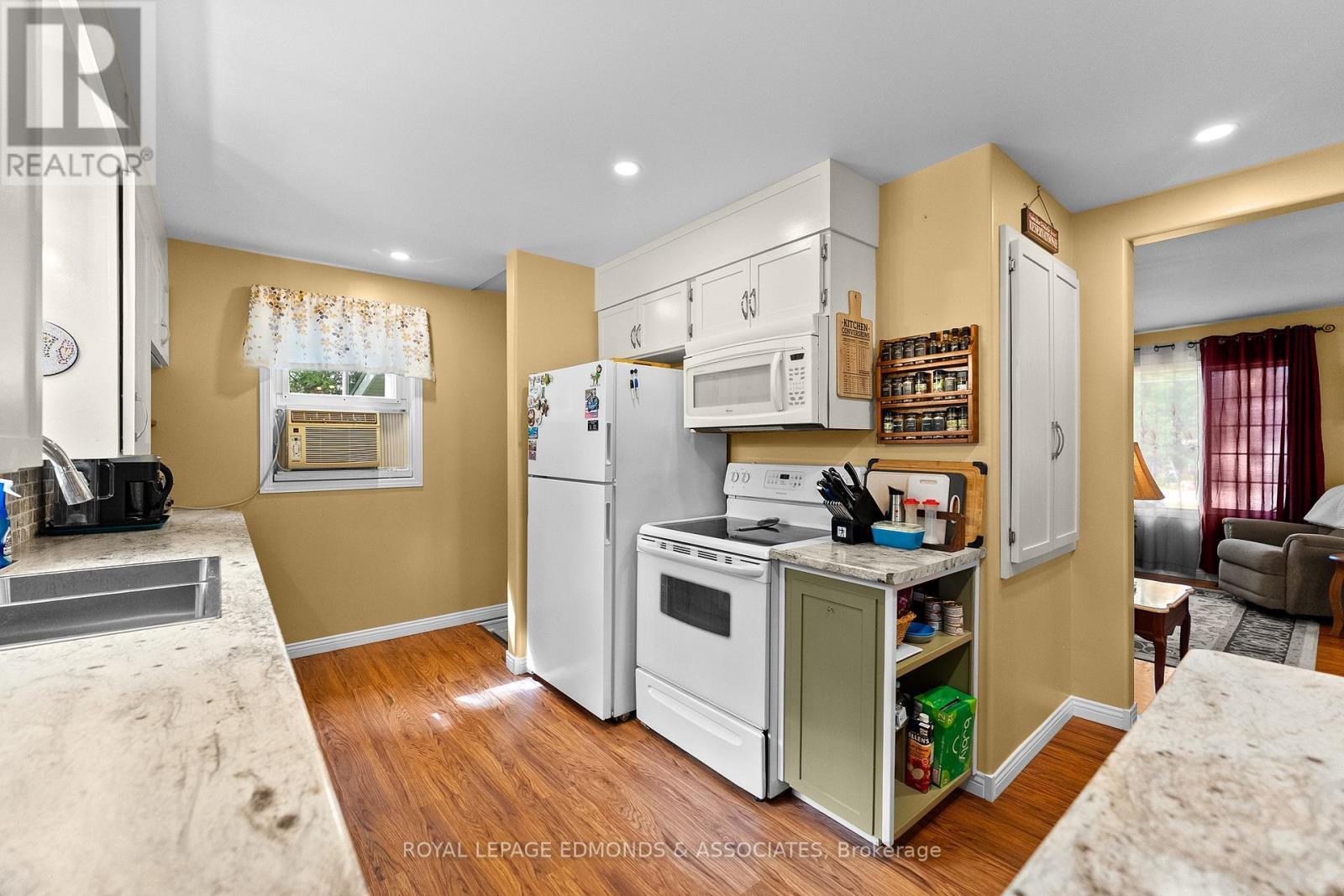 












11132 & 11140 ROUND LAKE ROAD

,
Laurentian Valley,




Ontario
K8A6W8


