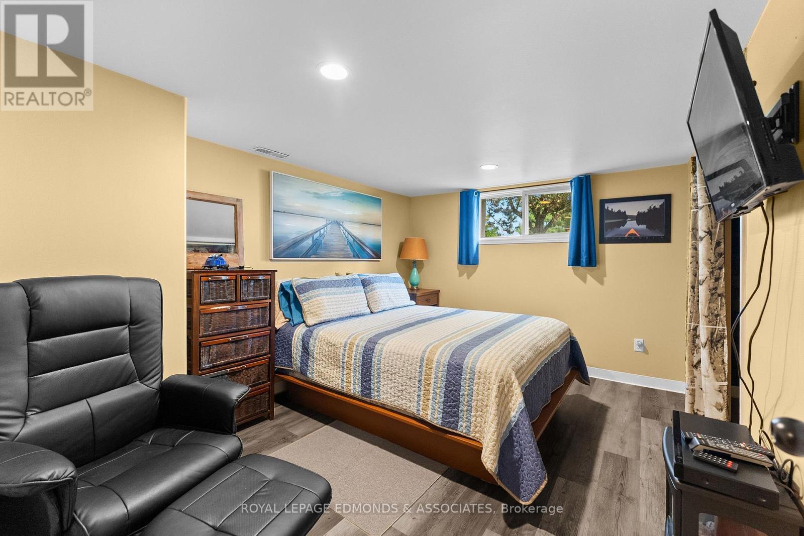 












11132 & 11140 ROUND LAKE ROAD

,
Laurentian Valley,




Ontario
K8A6W8

