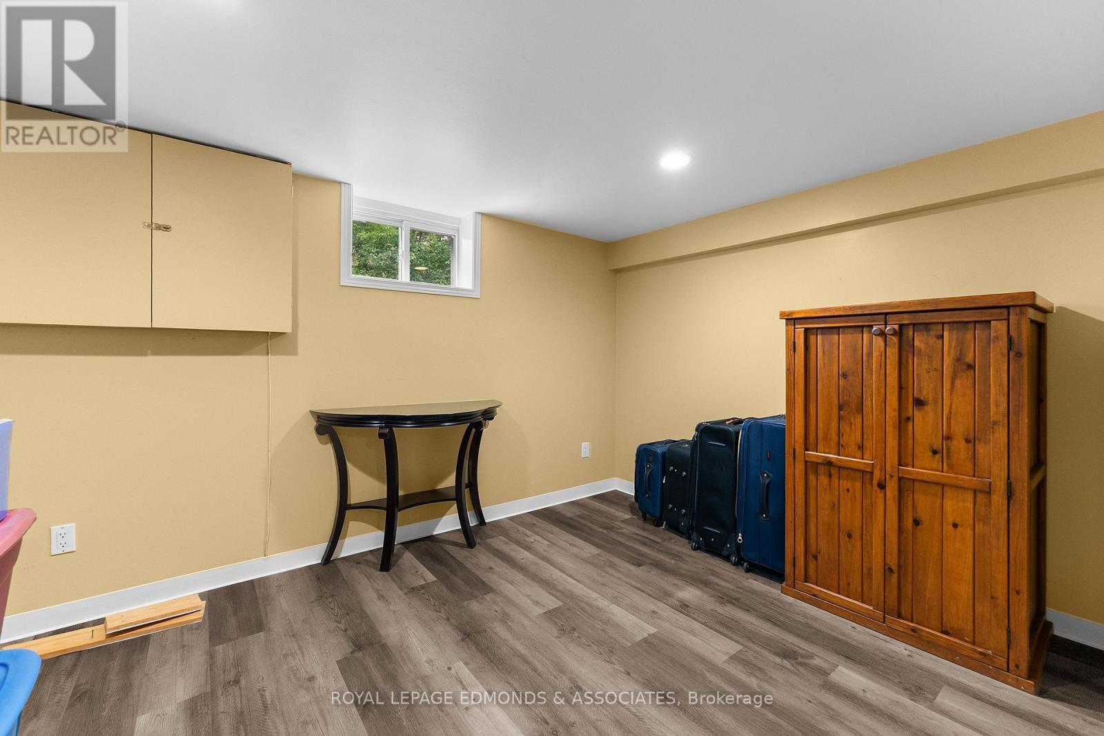 












11132 & 11140 ROUND LAKE ROAD

,
Laurentian Valley,




Ontario
K8A6W8

