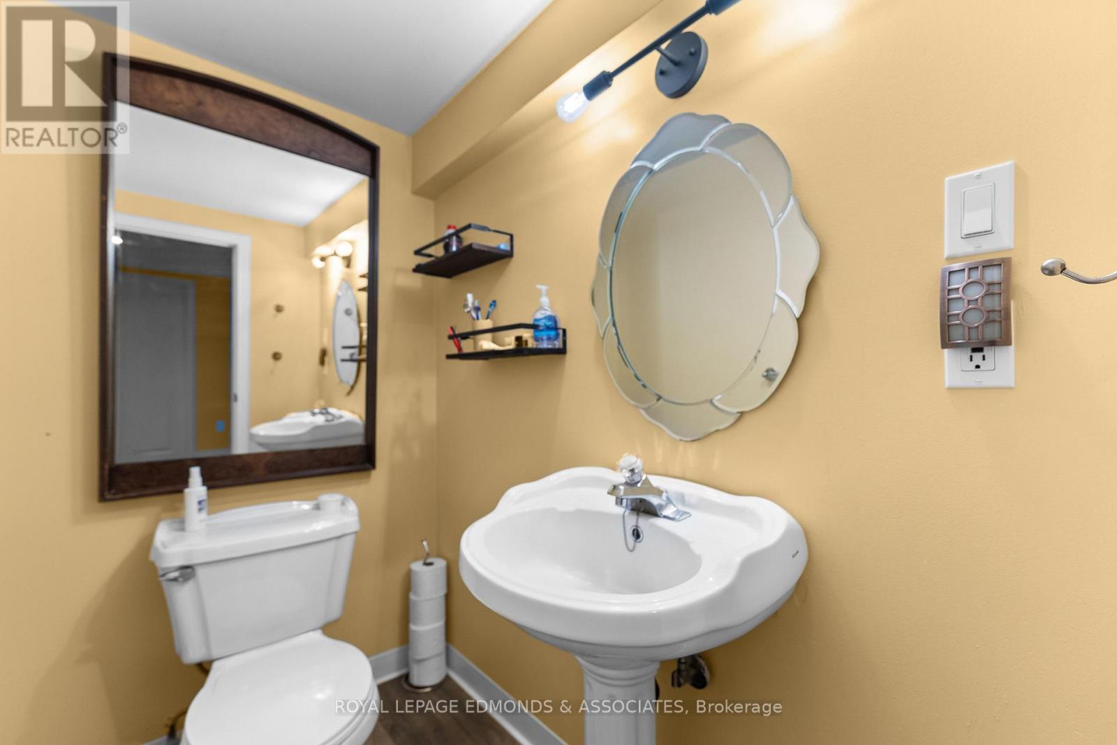 












11132 & 11140 ROUND LAKE ROAD

,
Laurentian Valley,




Ontario
K8A6W8


