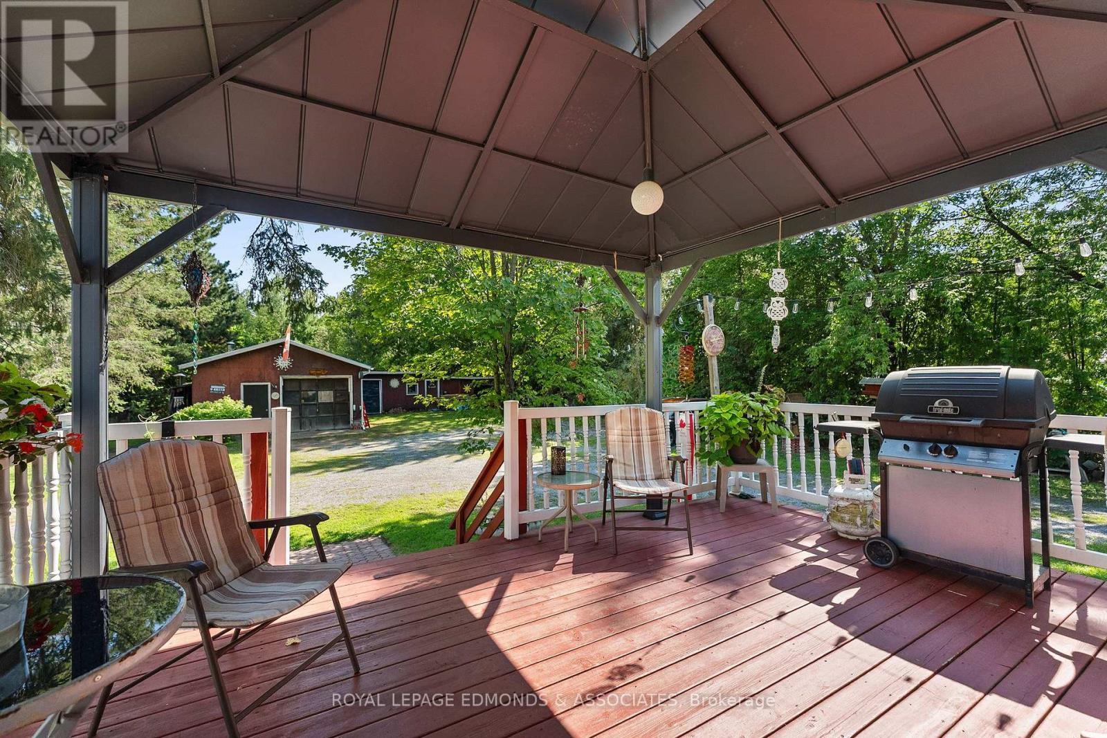 












11132 & 11140 ROUND LAKE ROAD

,
Laurentian Valley,




Ontario
K8A6W8

