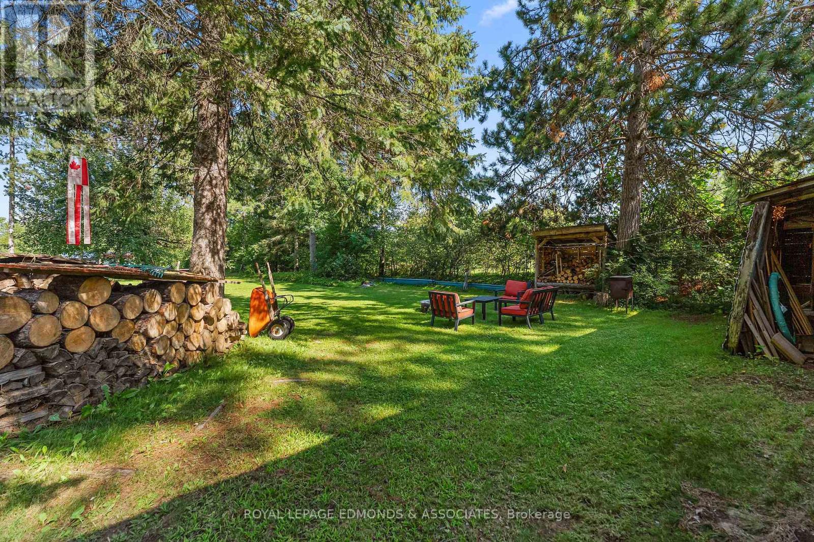 












11132 & 11140 ROUND LAKE ROAD

,
Laurentian Valley,




Ontario
K8A6W8

