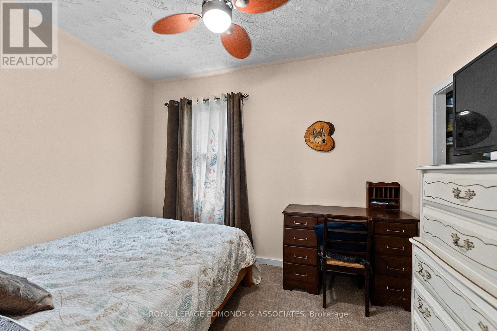 












11132 & 11140 ROUND LAKE ROAD

,
Laurentian Valley,




Ontario
K8A6W8

