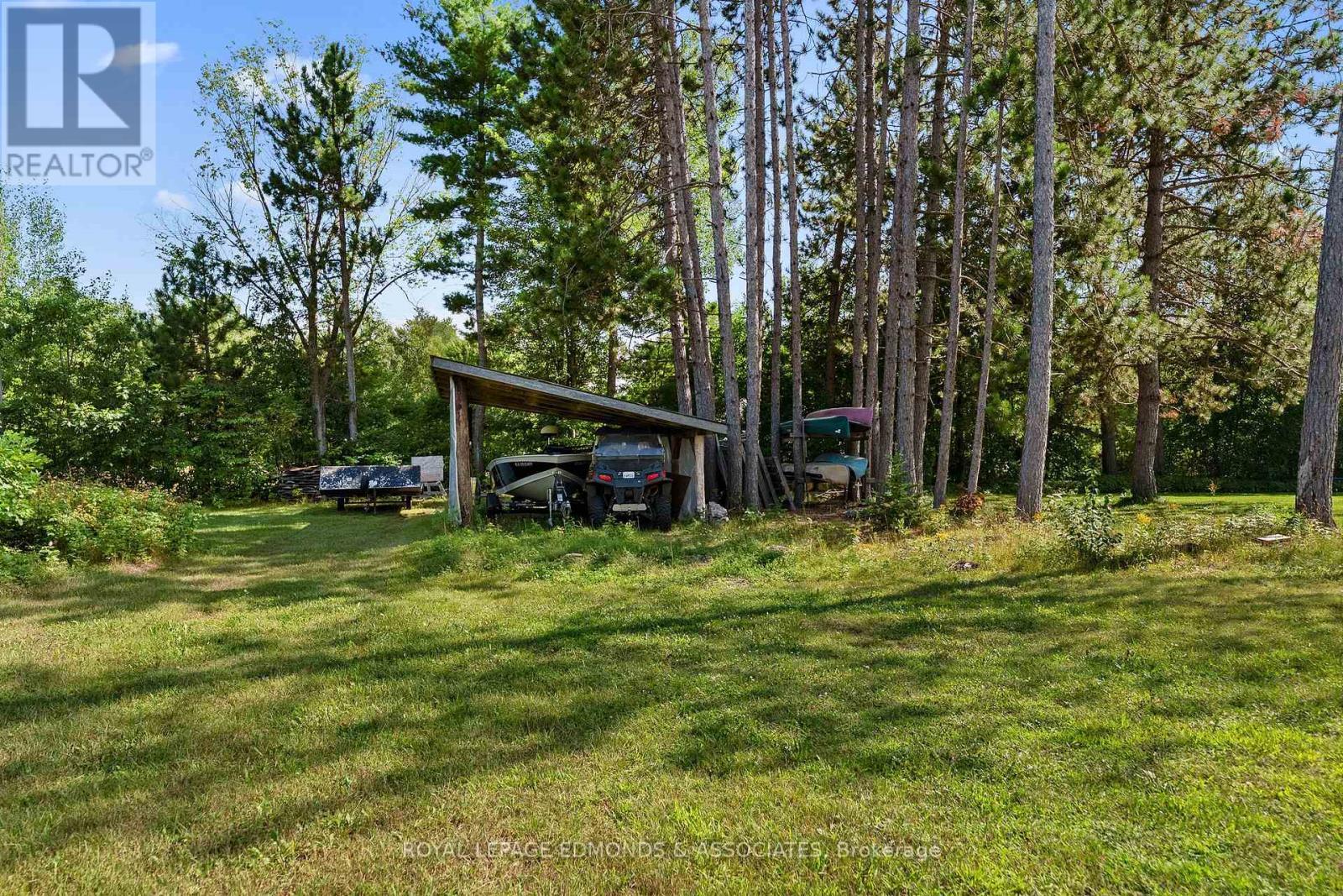












11132 & 11140 ROUND LAKE ROAD

,
Laurentian Valley,




Ontario
K8A6W8

