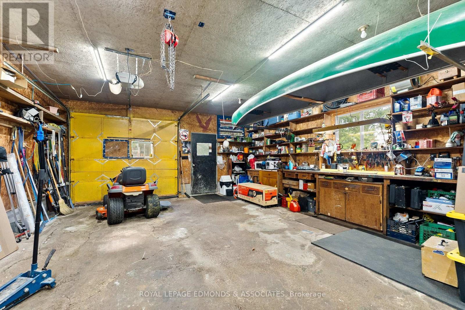 












11132 & 11140 ROUND LAKE ROAD

,
Laurentian Valley,




Ontario
K8A6W8

