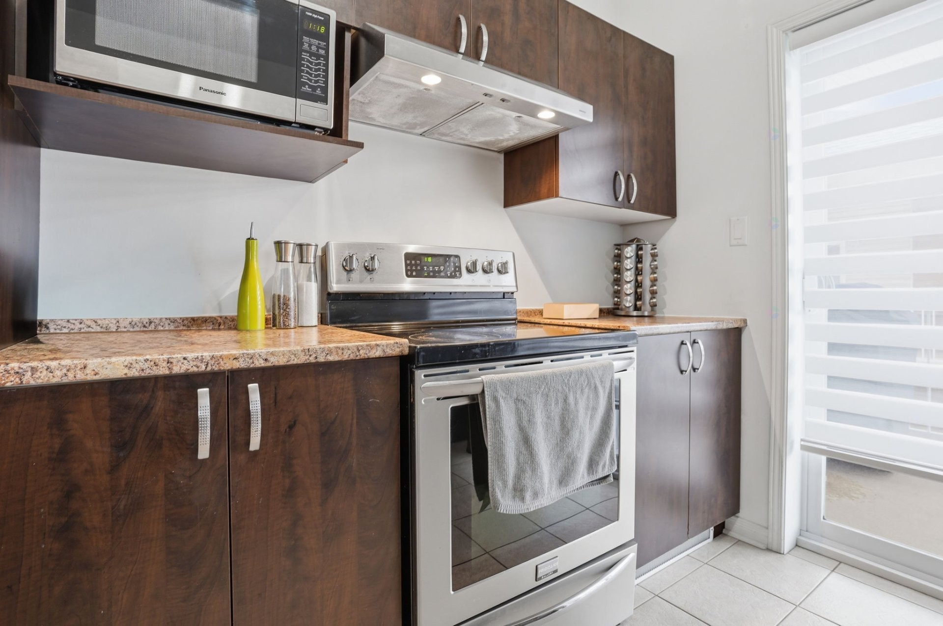 









320


Boul. du Plateau

, 3,
Gatineau (Hull),




QC
J9J0C8

