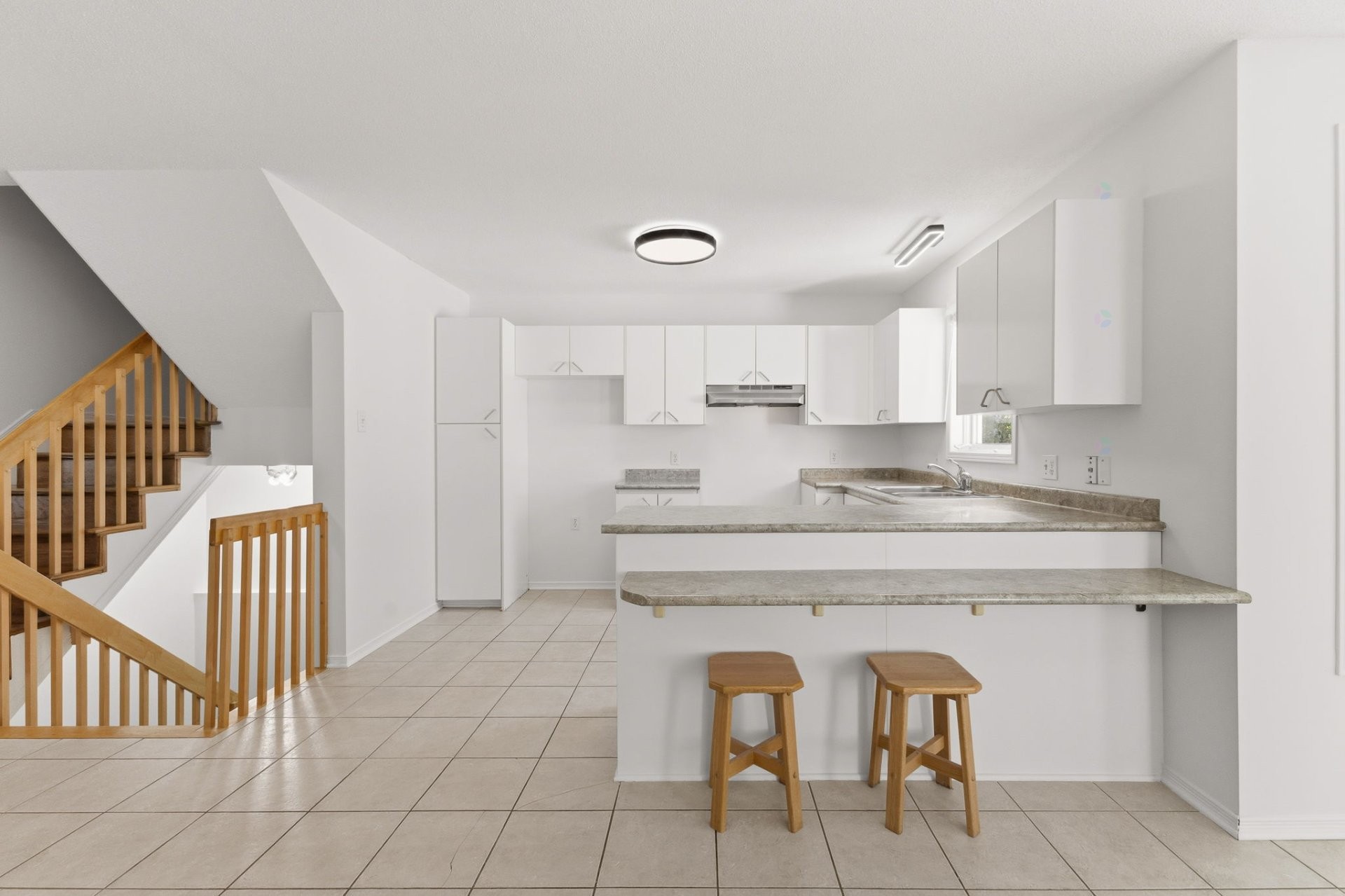 









251


Rue de la Côte-des-Neiges

,
Gatineau (Gatineau),




QC
J8V2S7

