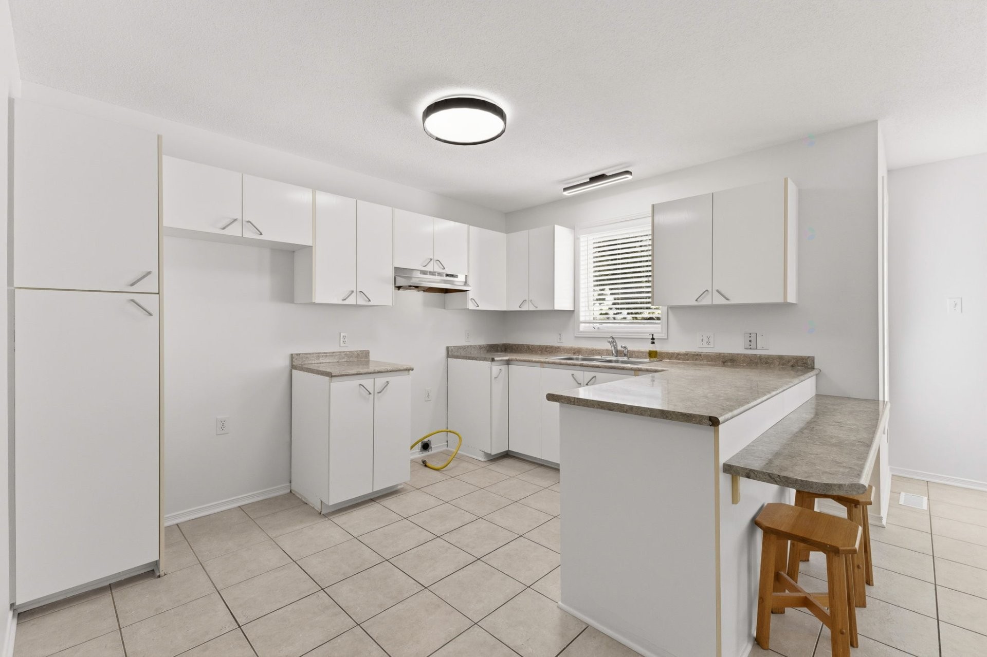 









251


Rue de la Côte-des-Neiges

,
Gatineau (Gatineau),




QC
J8V2S7

