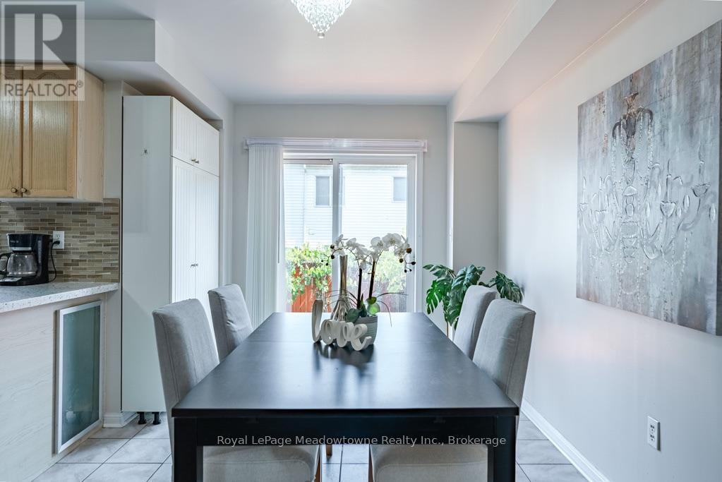 












166 PANTON TRAIL

,
Milton (DE Dempsey),




Ontario
L9T6K4

