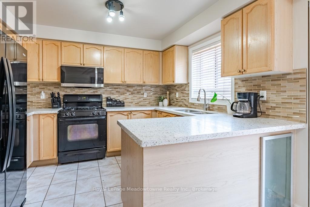 












166 PANTON TRAIL

,
Milton (DE Dempsey),




Ontario
L9T6K4


