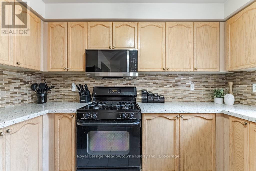 












166 PANTON TRAIL

,
Milton (DE Dempsey),




Ontario
L9T6K4

