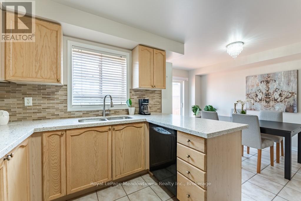 












166 PANTON TRAIL

,
Milton (DE Dempsey),




Ontario
L9T6K4

